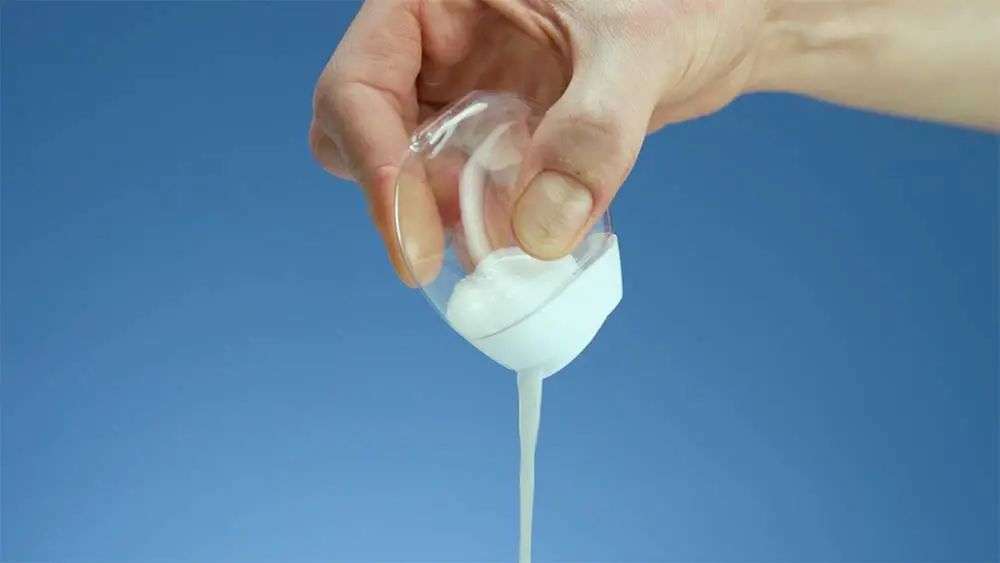 再也不用「擠牙膏」，高露潔換上的「潤滑劑」包裝，讓牙膏從此一滴不剩