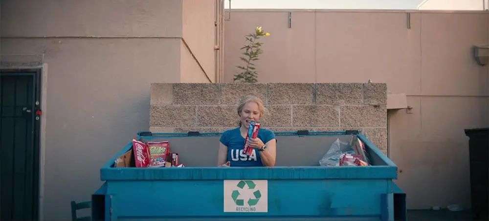 再也不用「擠牙膏」，高露潔換上的「潤滑劑」包裝，讓牙膏從此一滴不剩